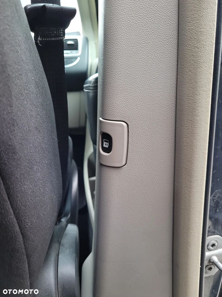 Chrysler Town & Country 3.6 Limited - 26