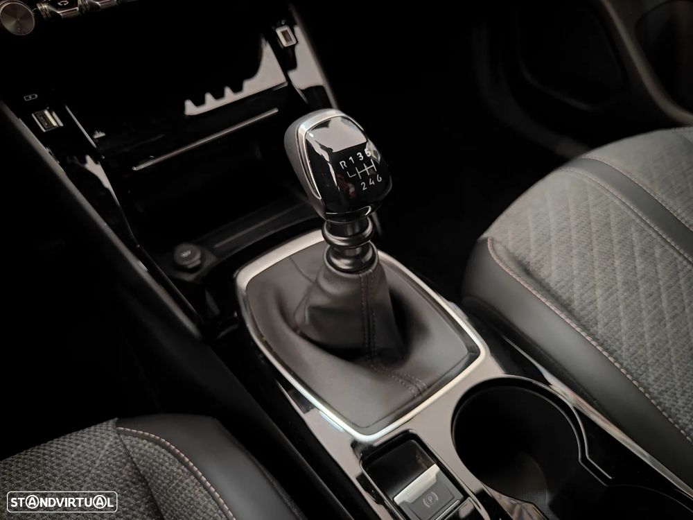 Peugeot 2008 1.2 PureTech Allure - 45