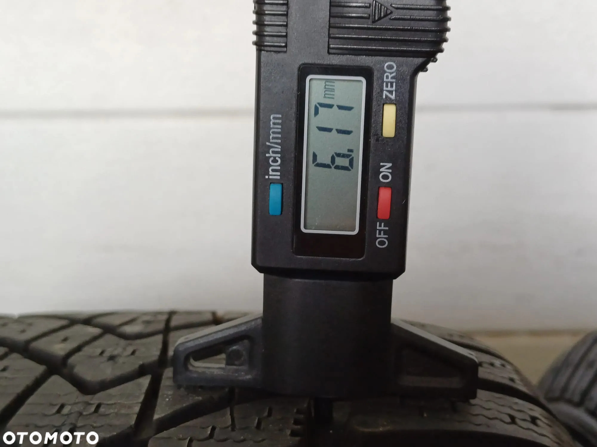 NR 623 Koła Zimowe Alufelgi AUDI A4 225/50/17 Dunlop ok. 6-7mmp ok. 6-7mm - 8