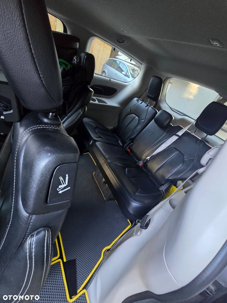 Chrysler Pacifica - 19