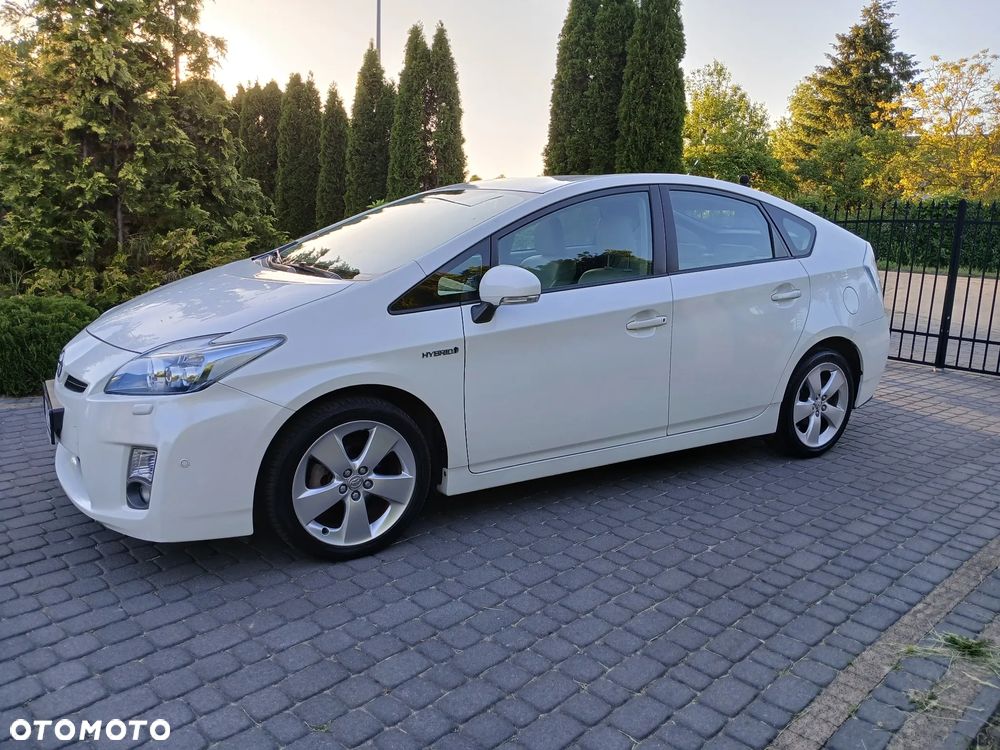 Toyota Prius (Hybrid) Executive - 3