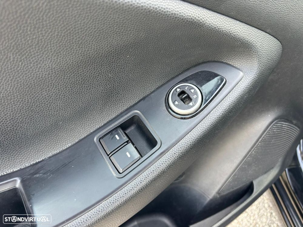 Hyundai i20 1.1 CRDi Access+Bluetooth+Comandos no Volante - 16
