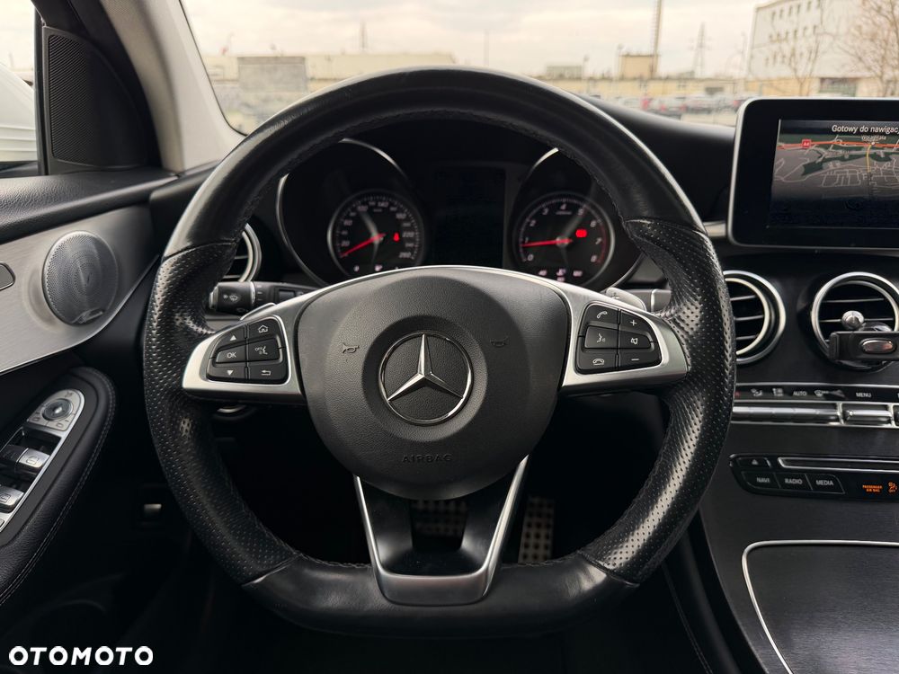 Mercedes-Benz GLC 250 4Matic 9G-TRONIC AMG Line - 24