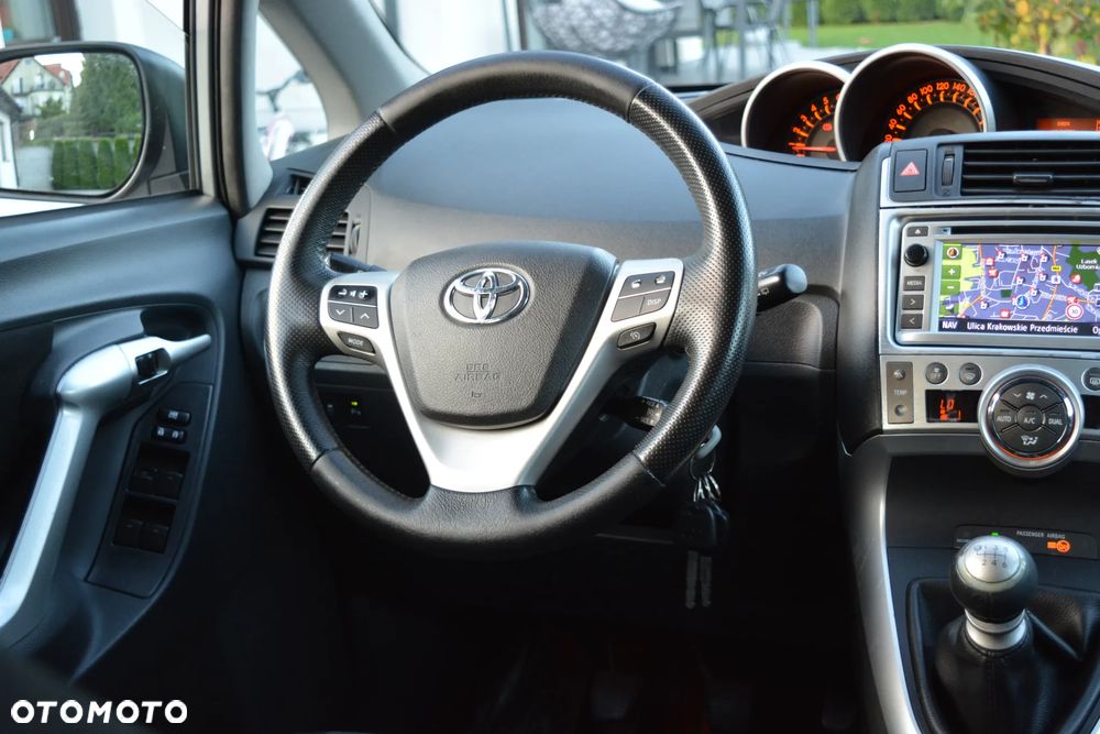 Toyota Verso 1.8 7-Sitzer Executive - 14