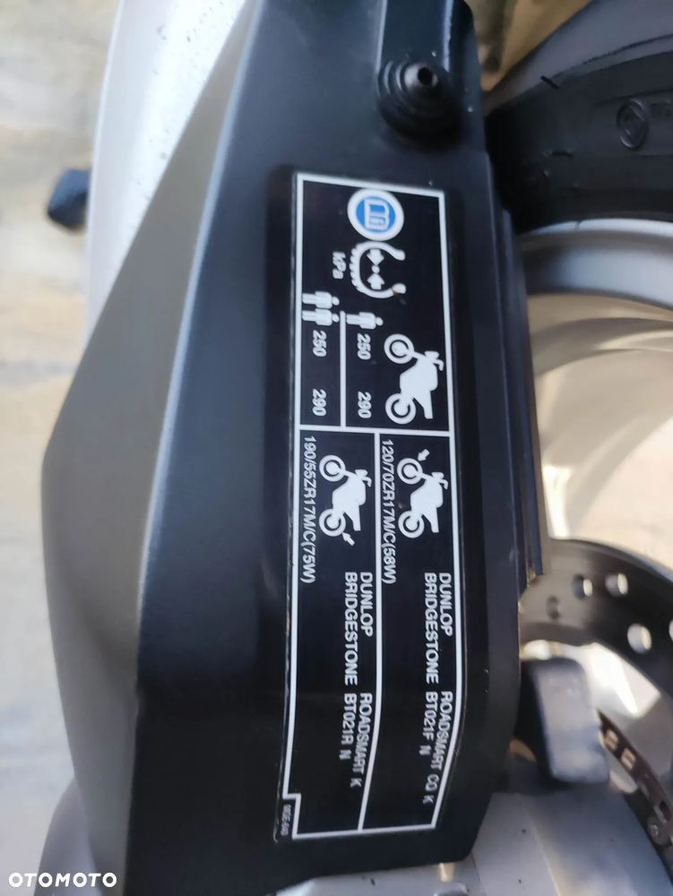 Honda VFR - 25