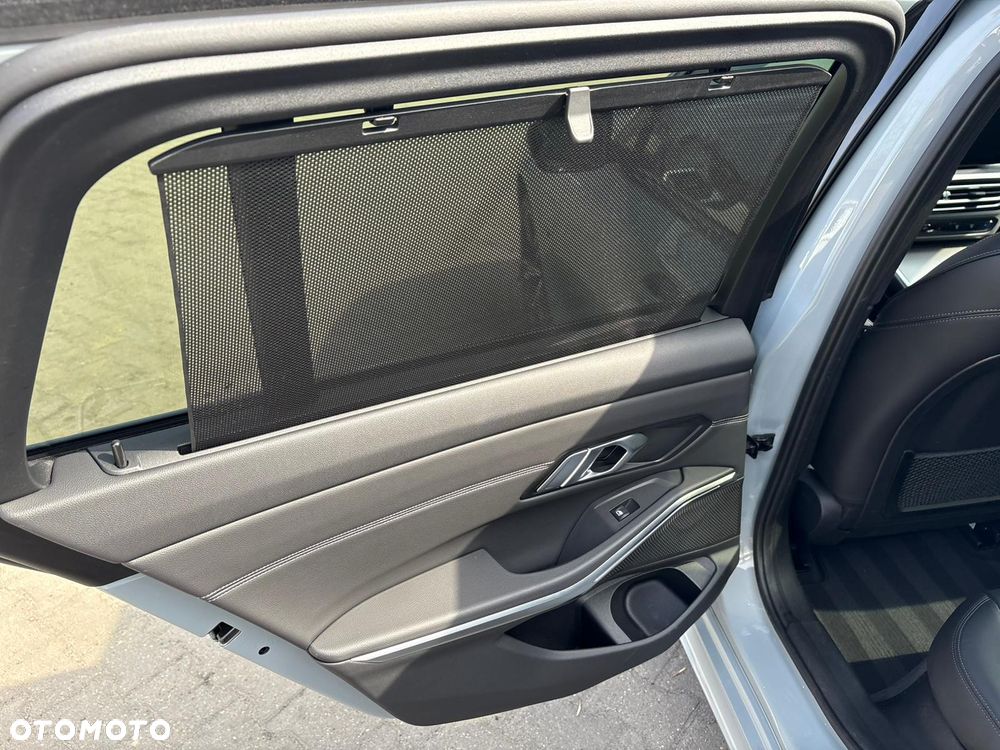 BMW Seria 3 320e M Sport sport - 28