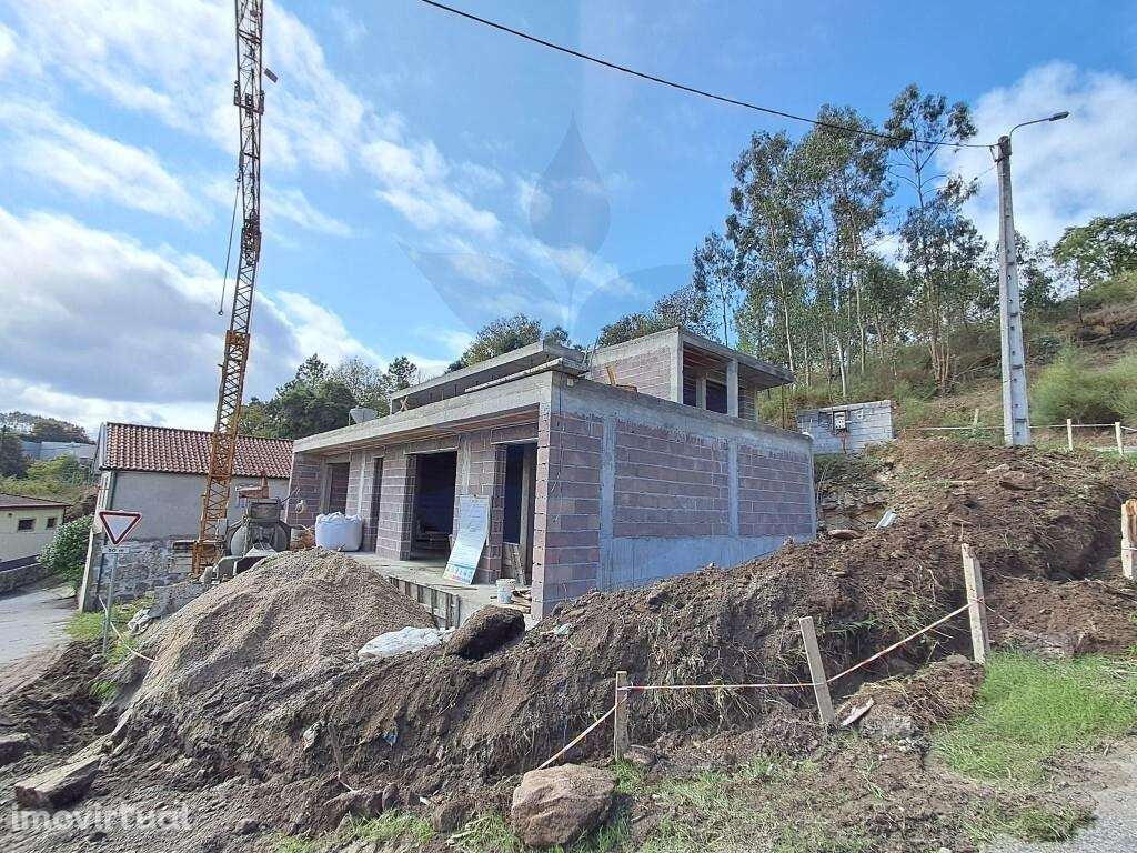 Estrutura de moradia em Gême, Vila Verde - Grande imagem: 4/22