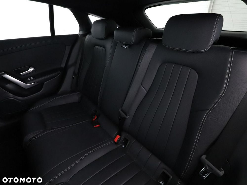 Mercedes-Benz CLA 180 Progressive - 18
