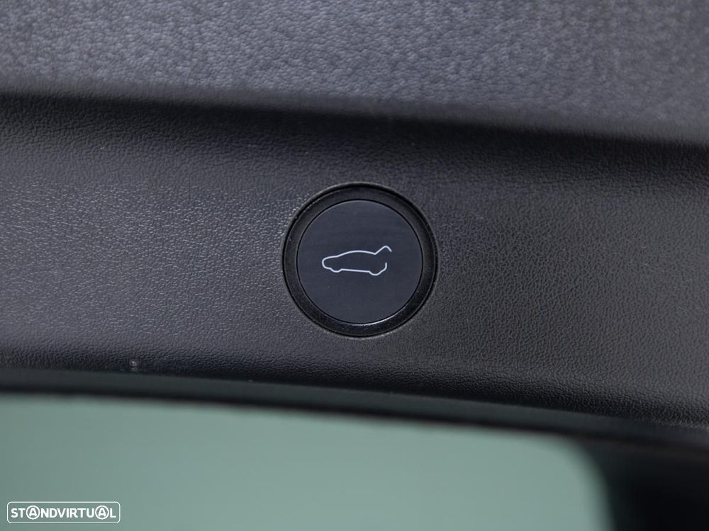 Tesla Model Y Long Range Dual Motor AWD — fotografia 15
