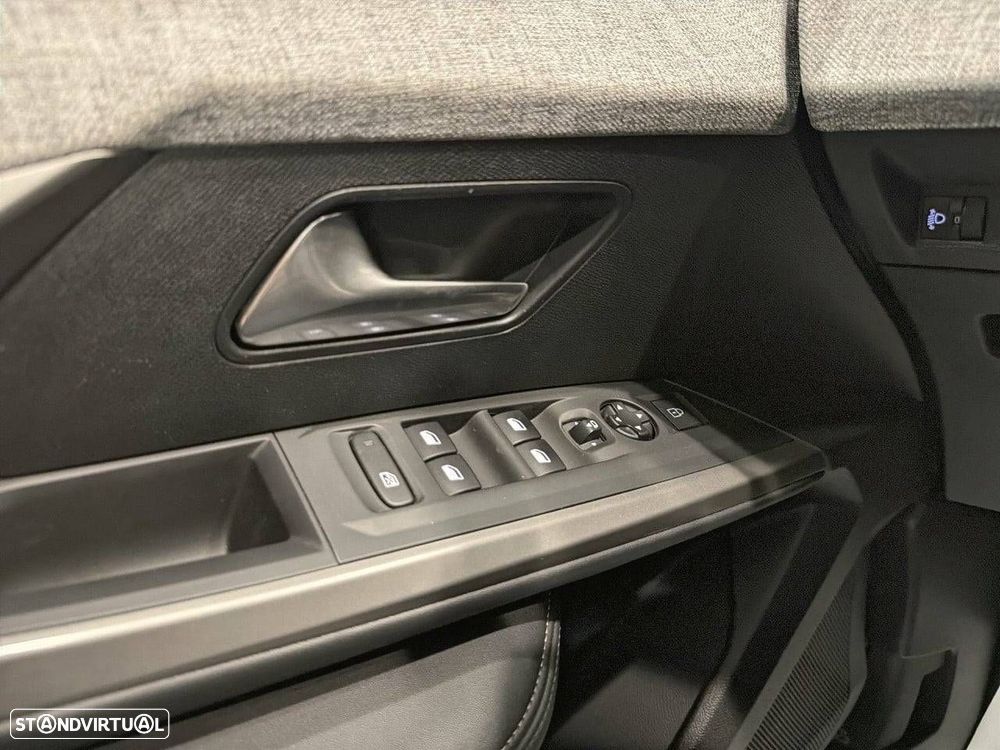 Peugeot 5008 1.2 Hybrid Allure e-DCS6 - 21