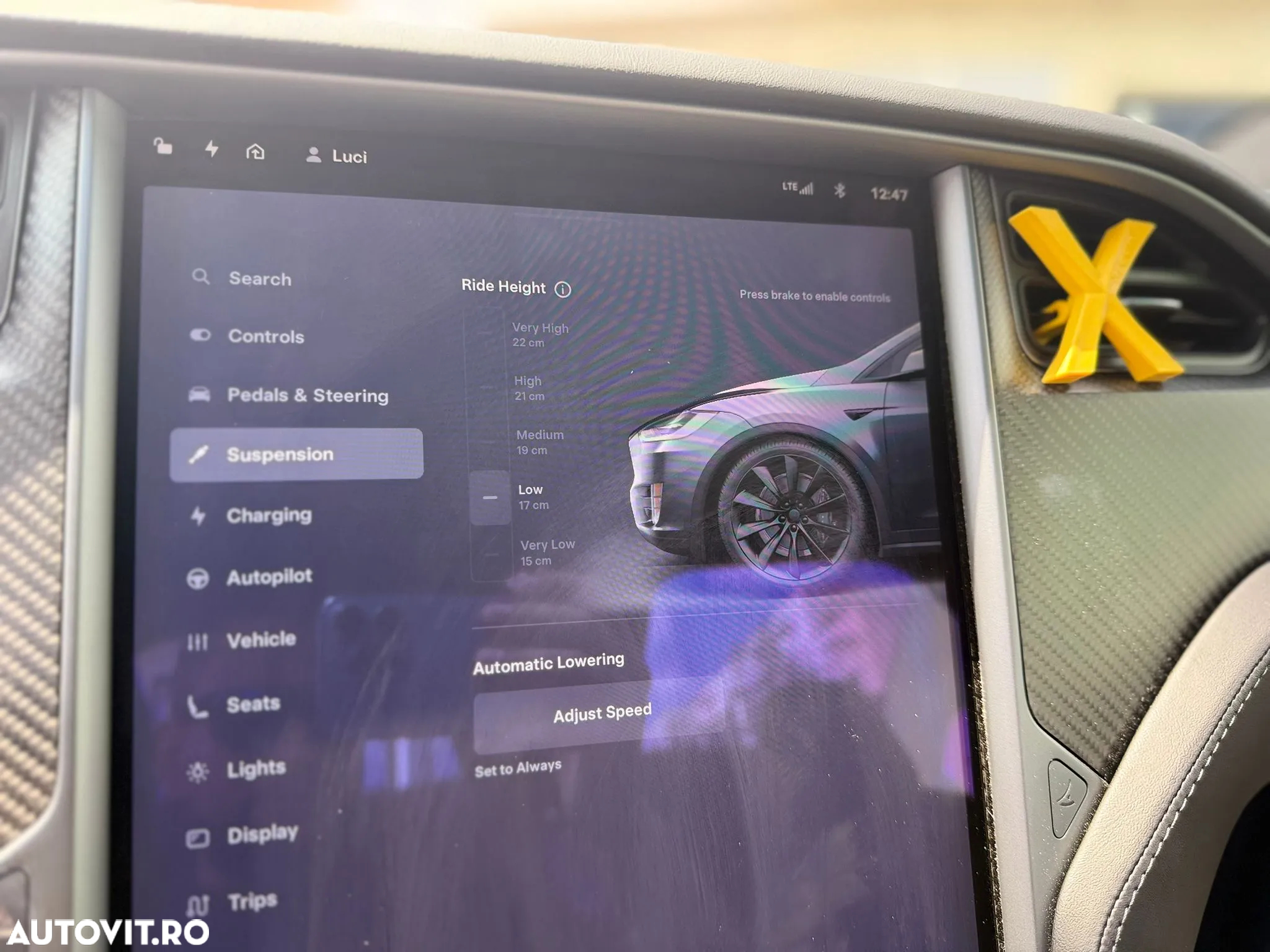 Tesla Model X - 11