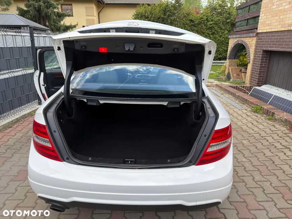 Mercedes-Benz Klasa C 250 7G-TRONIC Edition - 10