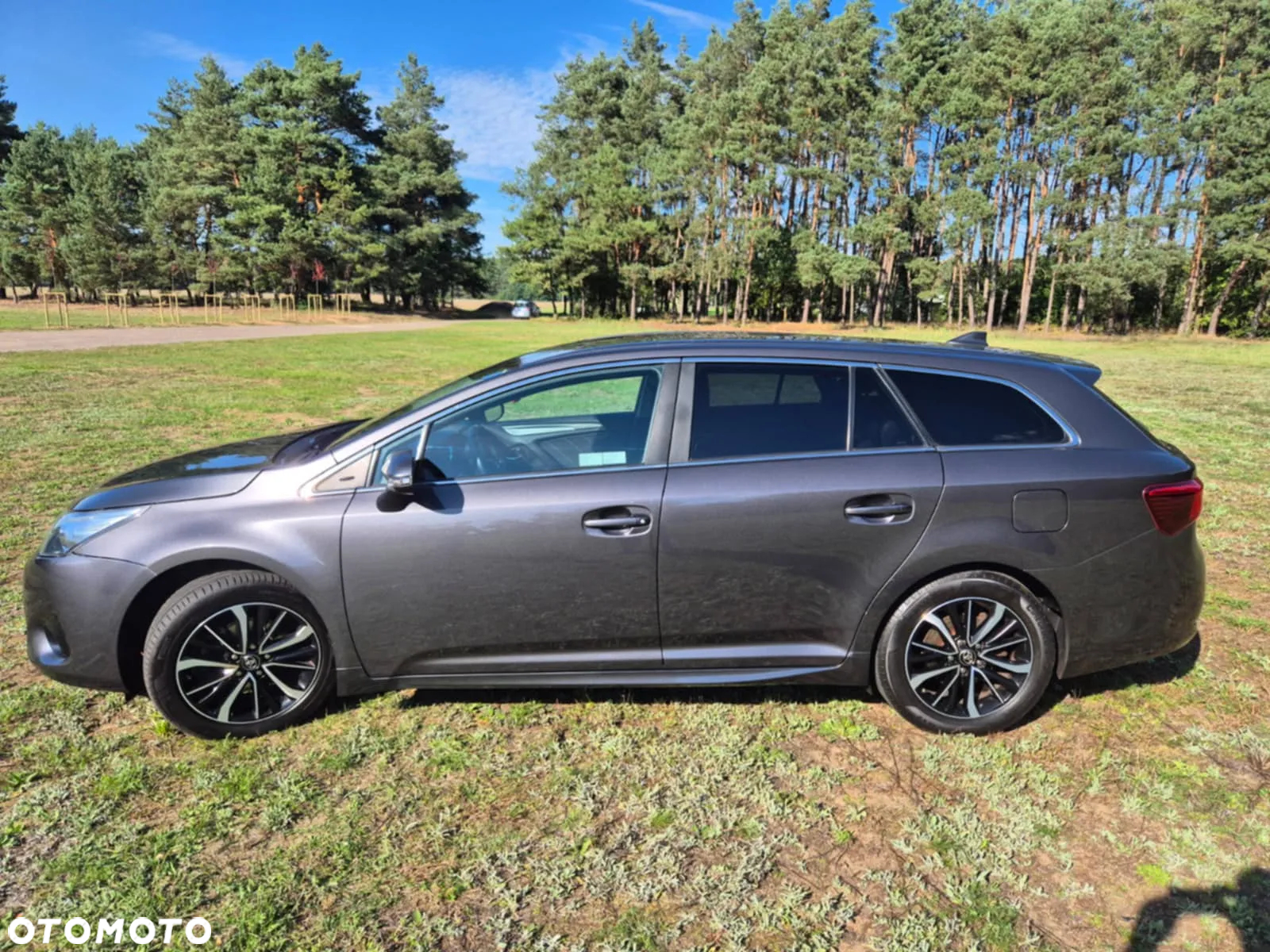 Toyota Avensis - 8