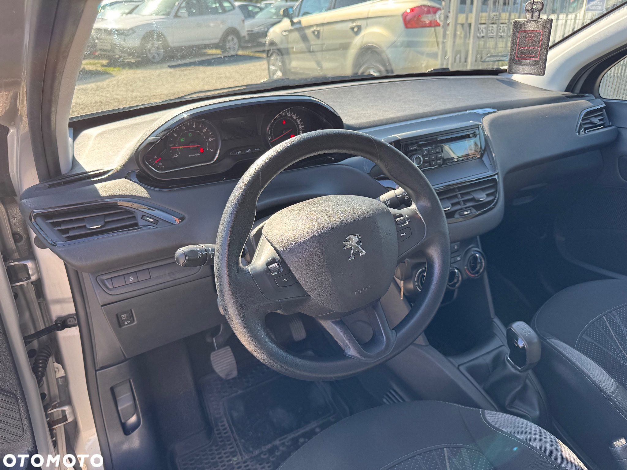 Peugeot 208 - 13
