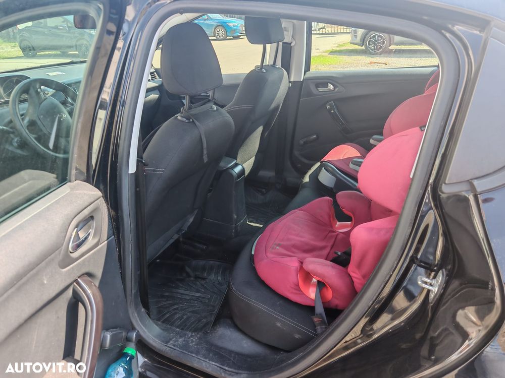 Peugeot 208 1.2 L PureTech Active - 8