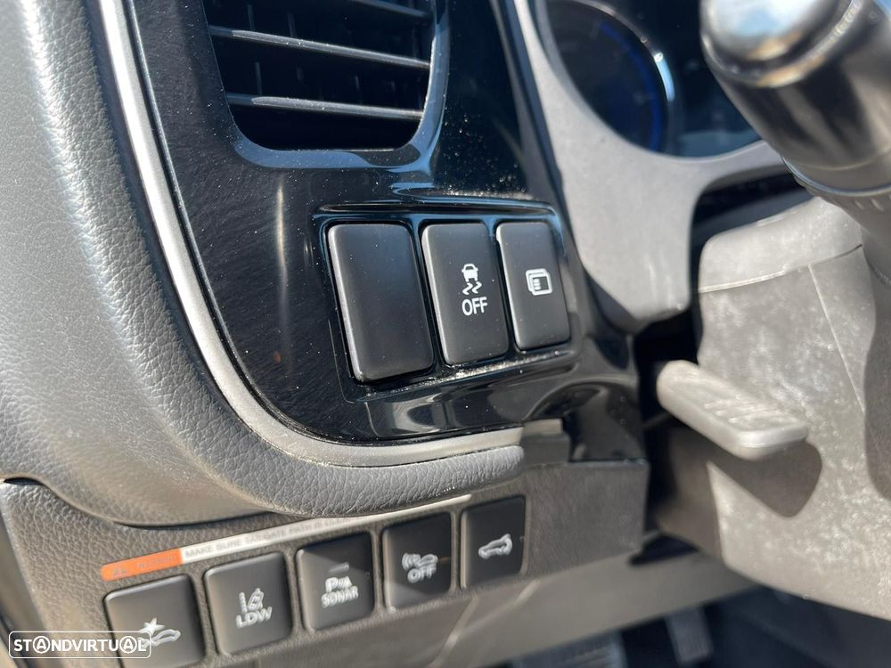 Mitsubishi Outlander - 18