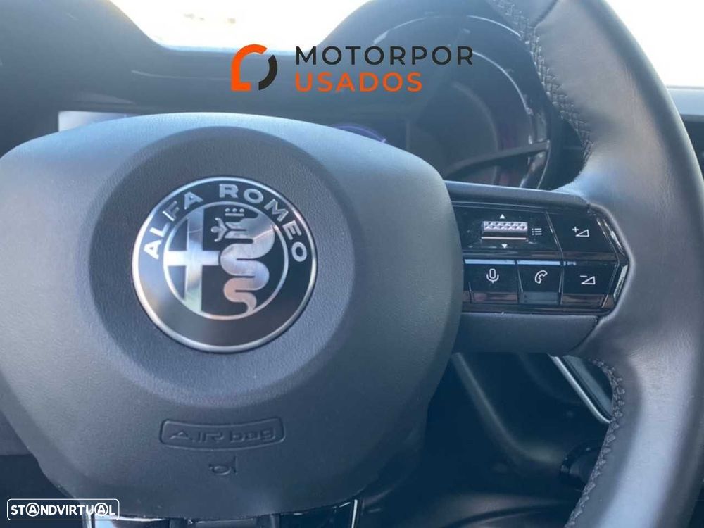 Alfa Romeo Junior 1.2 eDCT6 - 13