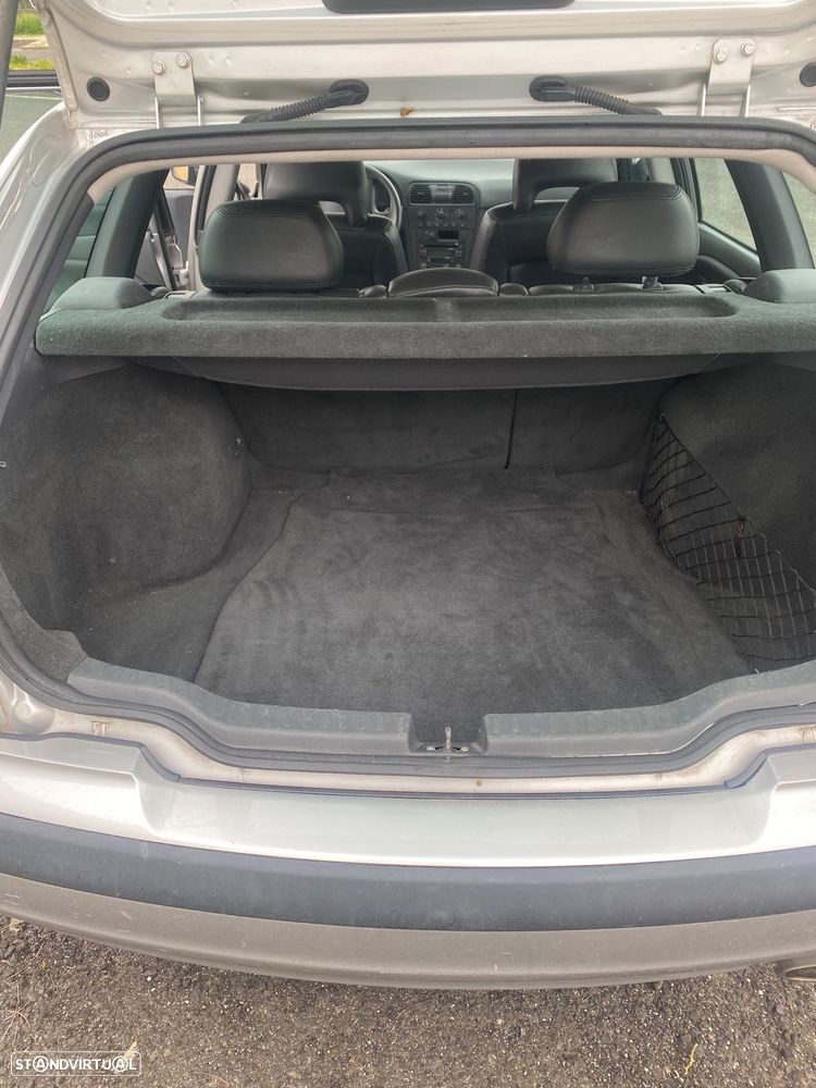 Volvo V40 Cross Country - 9