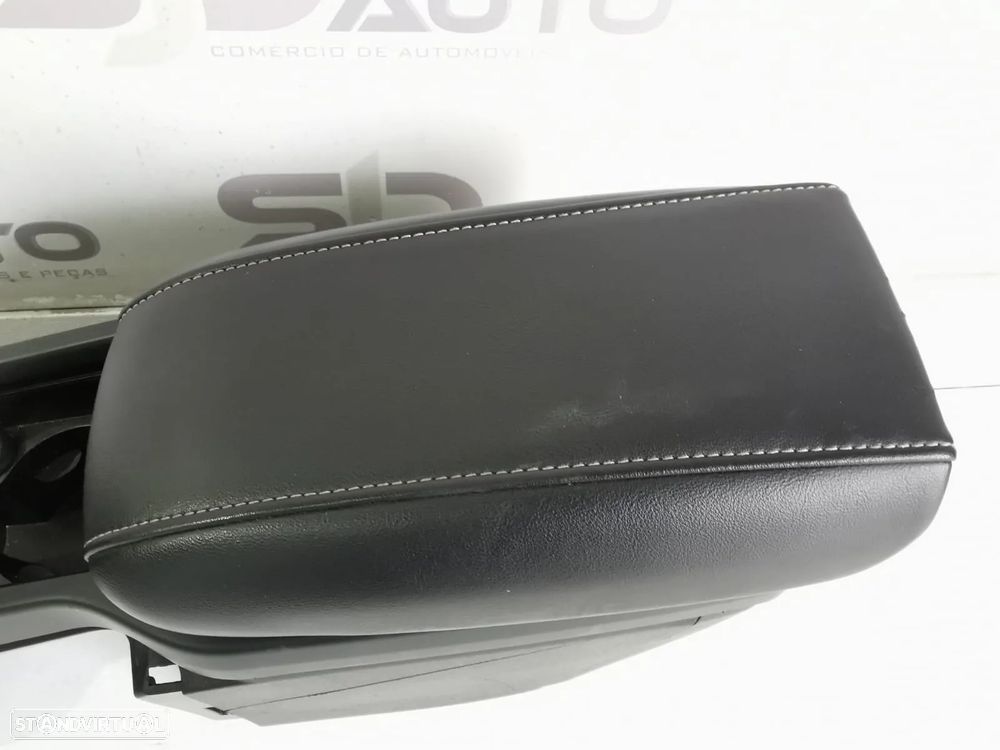 Apoio Braço / Consola Central - Volvo V40 R-Design - 3