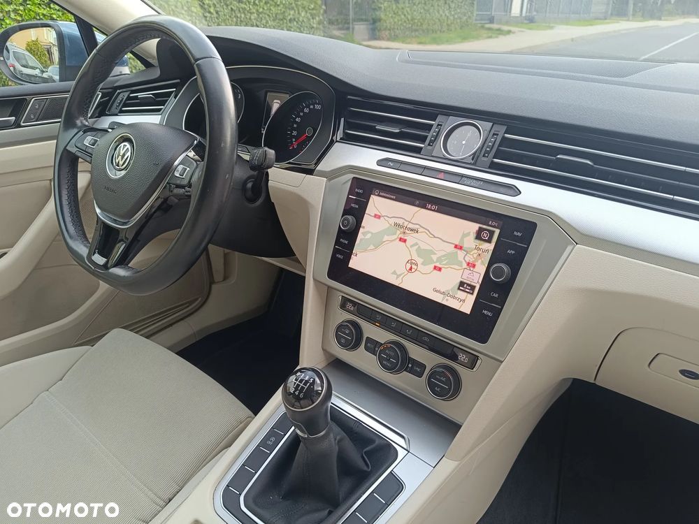 Volkswagen Passat Variant 2.0 TDI BMT Comfortline - 26