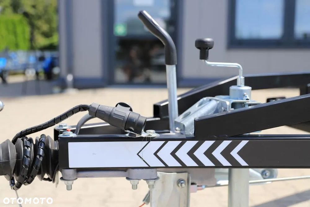 Lorries Przyczepa Podłodziowa PP35-9825 w Kolorze Czarnym Do Łodzi Max 9.8 M DMC 3500 kg Tylne Lampy LED - 12