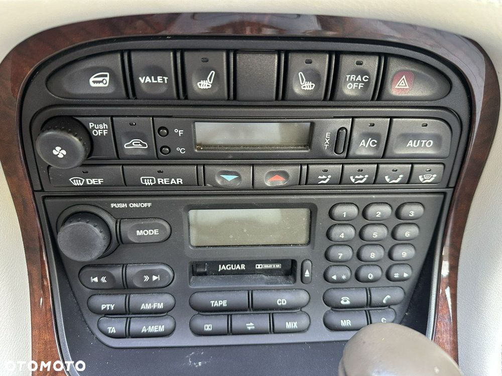 Jaguar XJ - 16