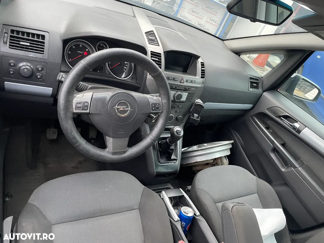 Dezmembram Zafira B 2007 1.9 CDTI - 4