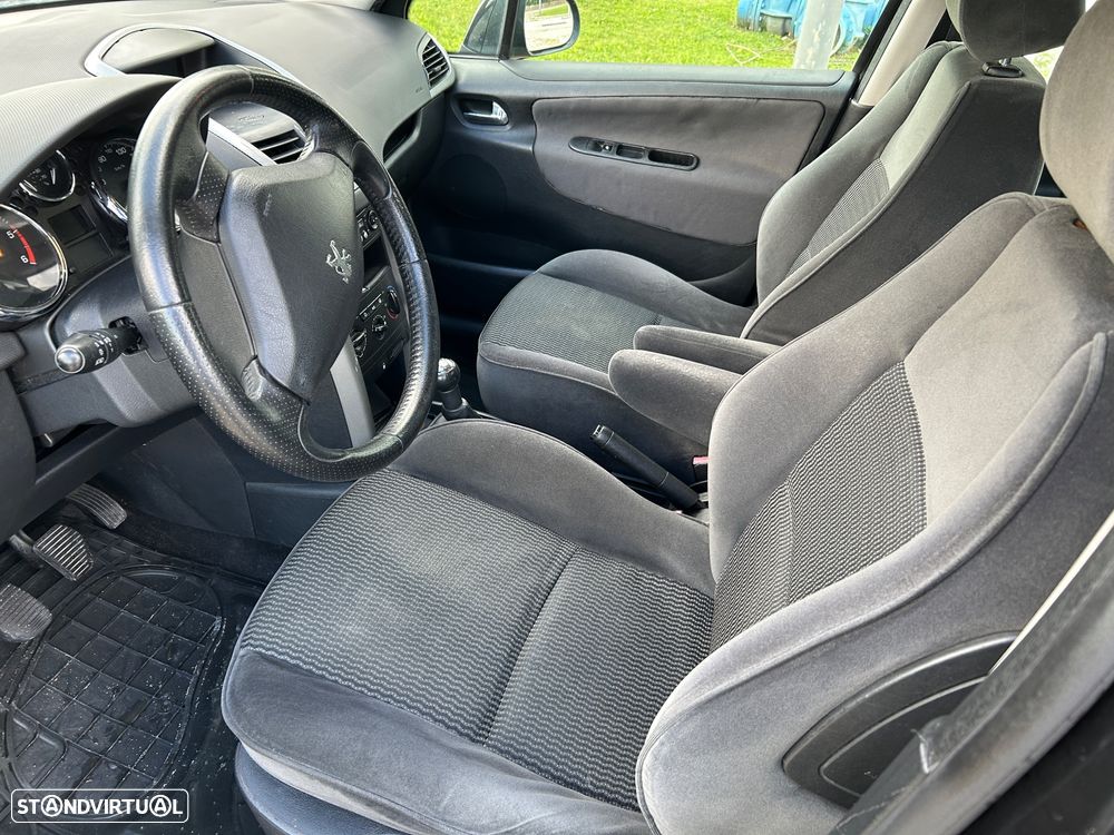 Peugeot 207 1.4 HDi Premium - 16
