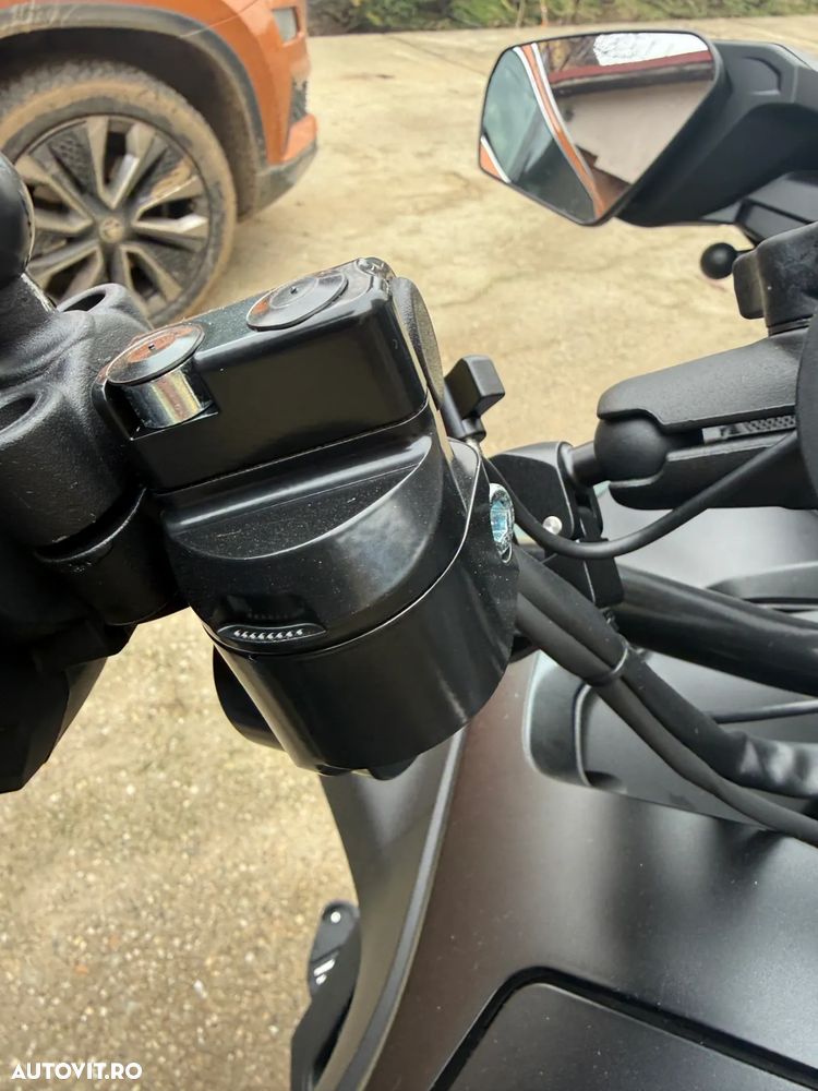 Honda GL 1800 Gold Wing - 28