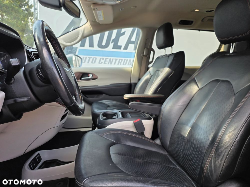 Chrysler Pacifica - 20