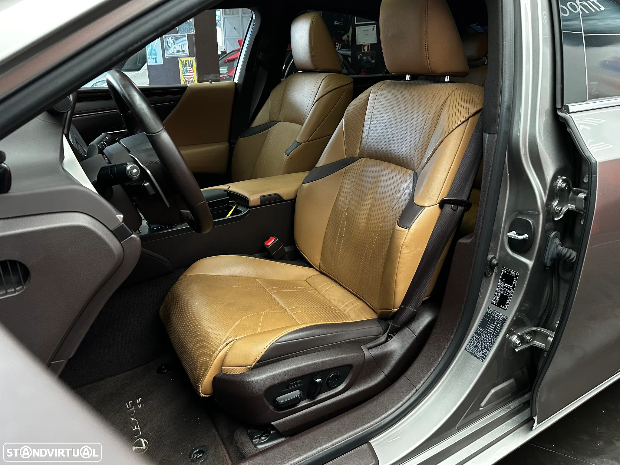 Lexus ES 300h Executive+ - 14