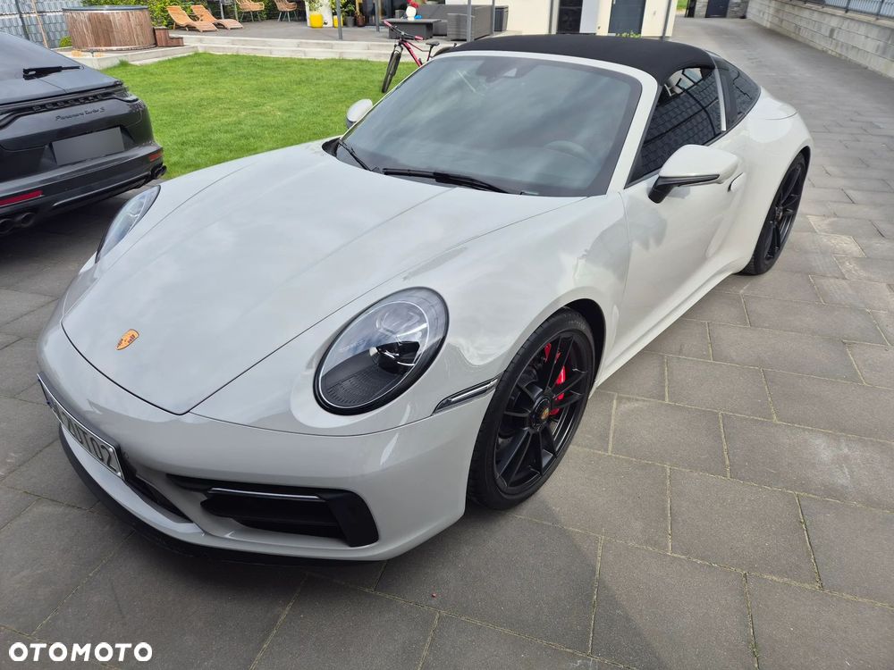 Porsche 911 Carrera 4 GTS - 5