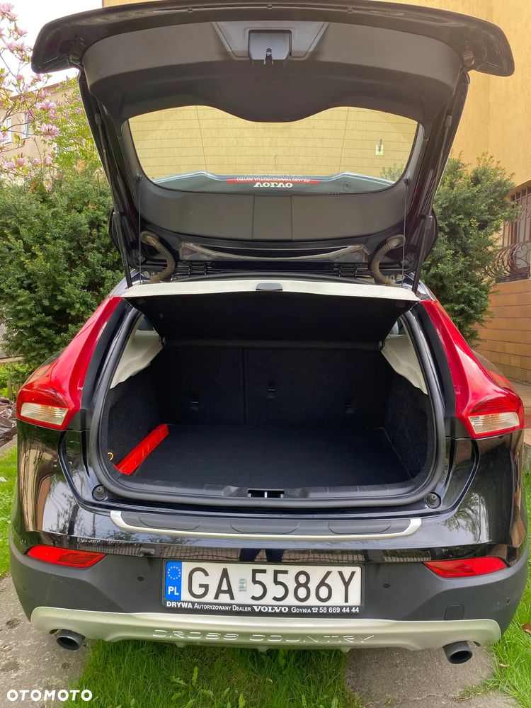 Volvo V40 Cross Country T3 Drive-E Ocean Race - 15