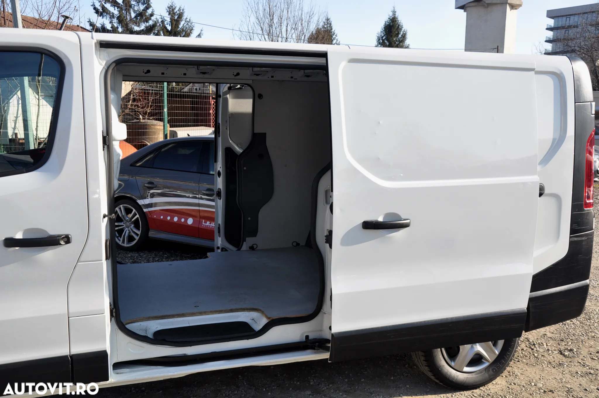 Renault Trafic L2H1 Van - 12