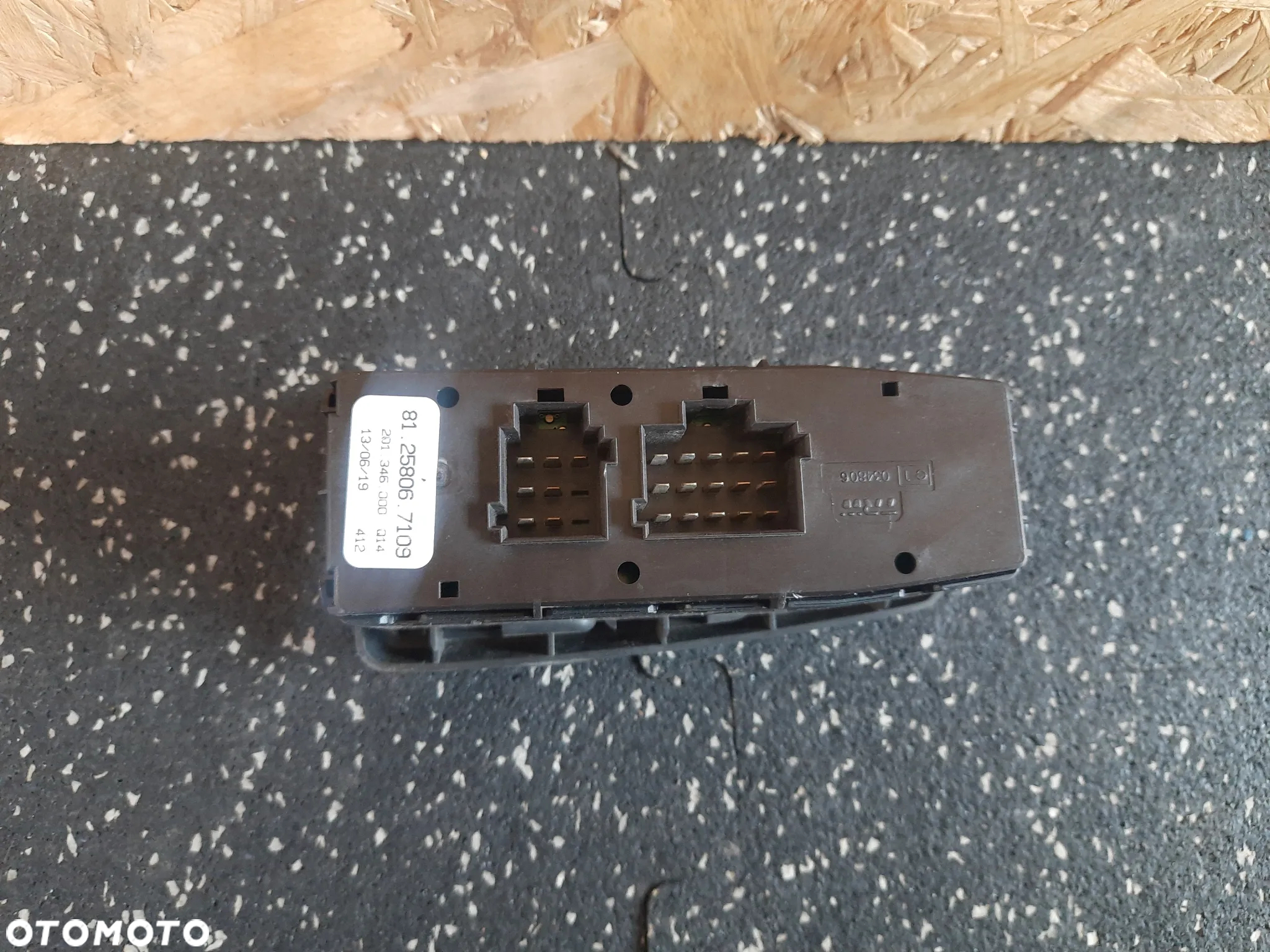 # MAN TGX EURO 6 LIFT 2019r MODUŁ STEROWNIK PANEL SZYB LUSTEREK 81.25806-7109 81258067109 - 3
