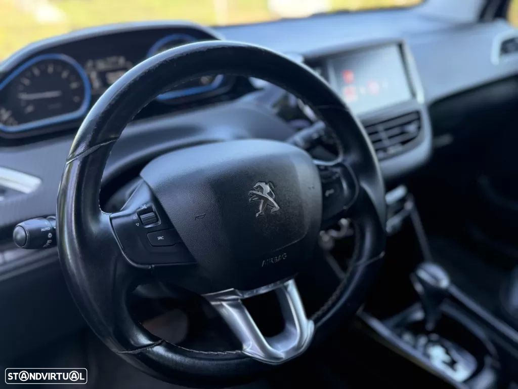 Peugeot 2008 1.2 PureTech Allure EAT6 - 8