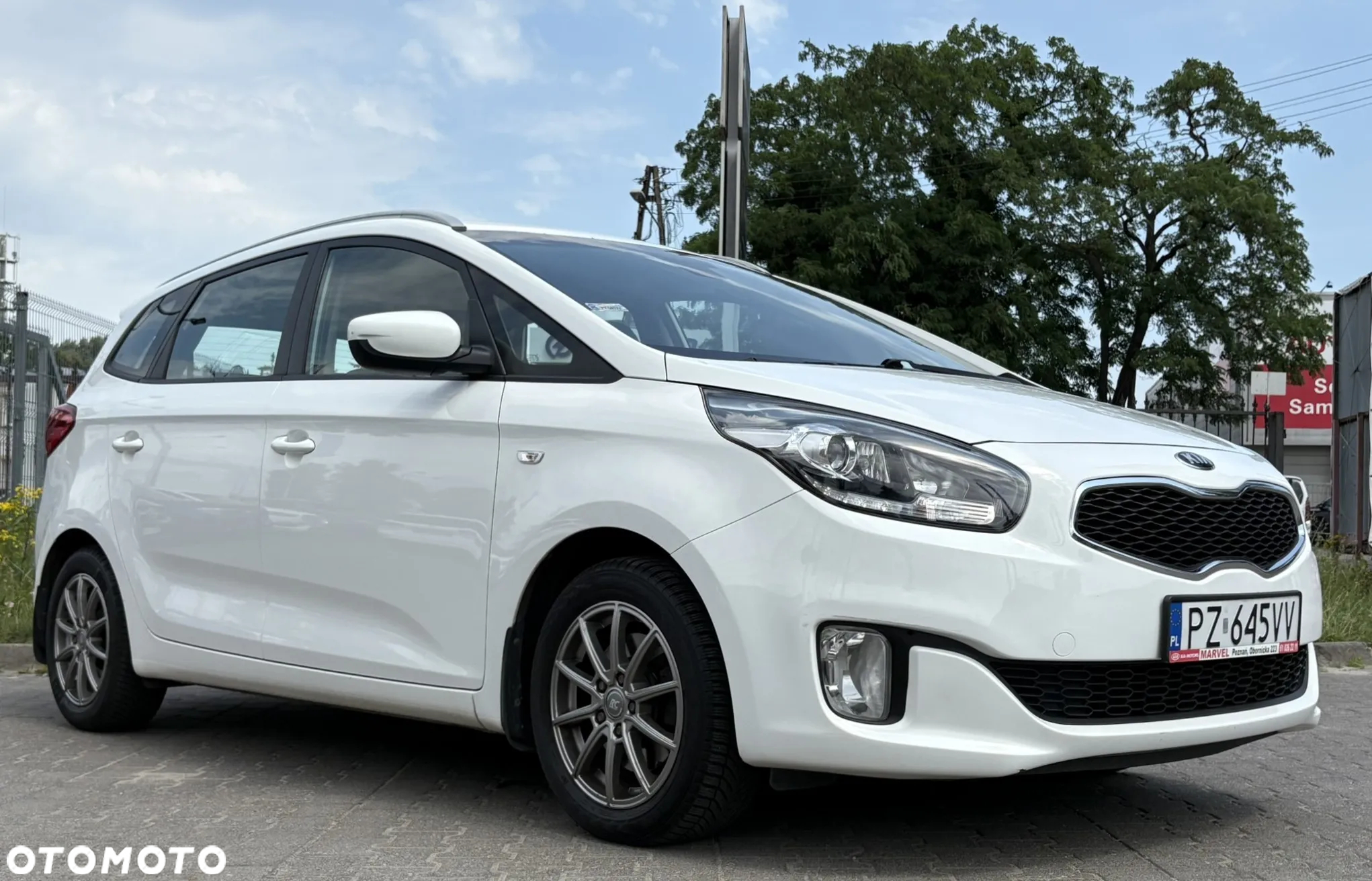 Kia Carens 1.6 GDI M - 3