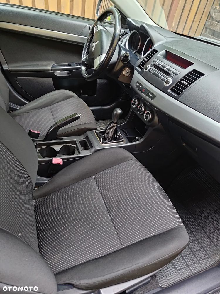 Mitsubishi Lancer 1.5 Invite - 12