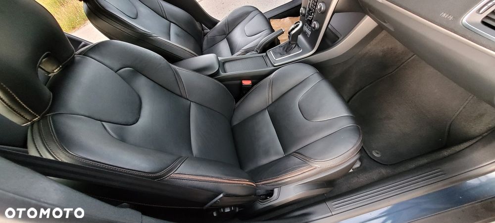 Volvo V40 Cross Country - 17