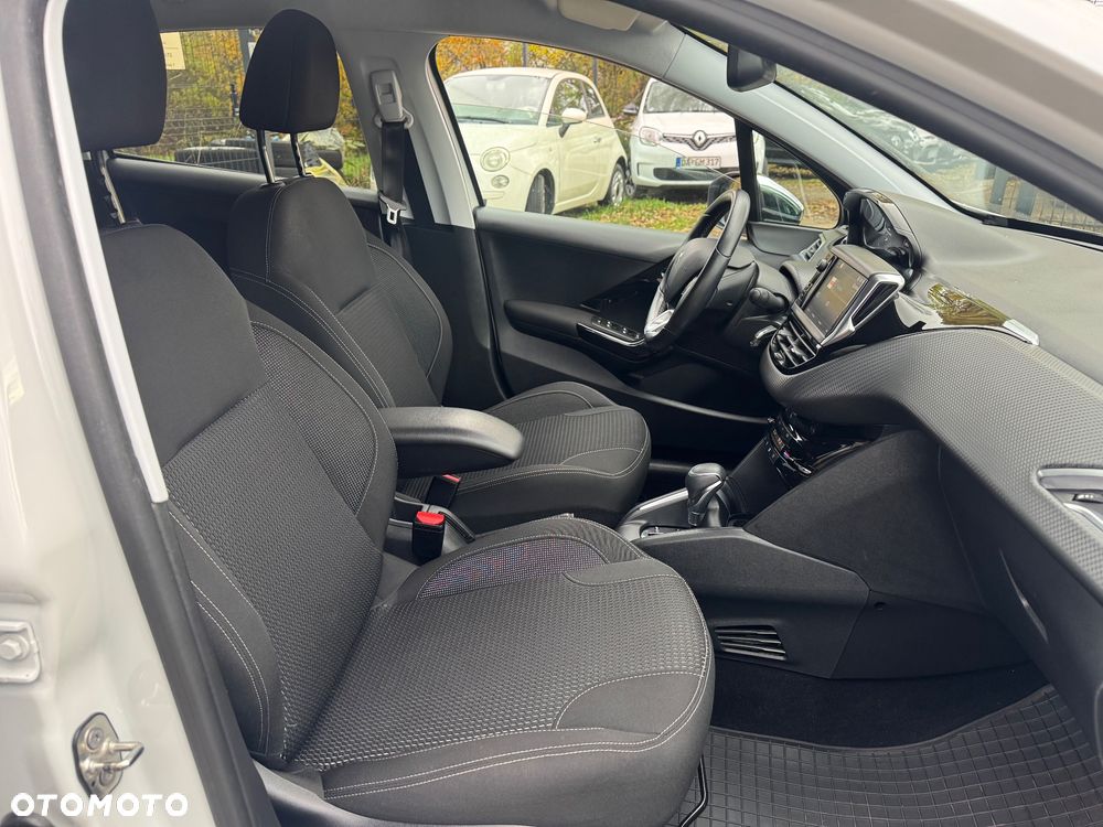 Peugeot 208 - 22