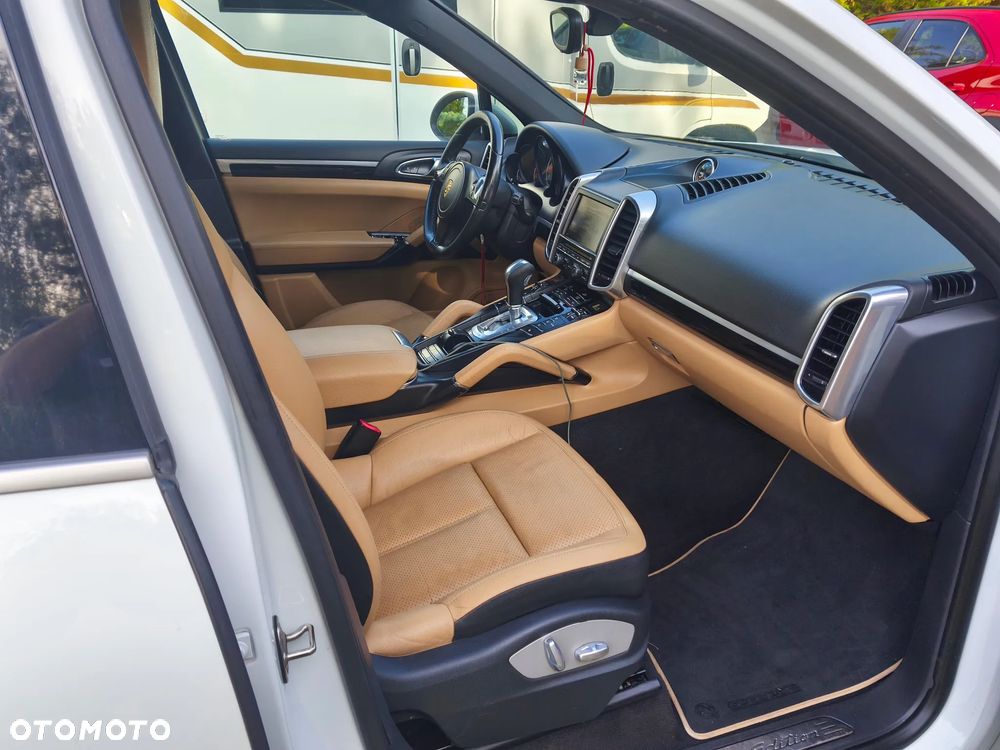 Porsche Cayenne Platinum Edition - 10