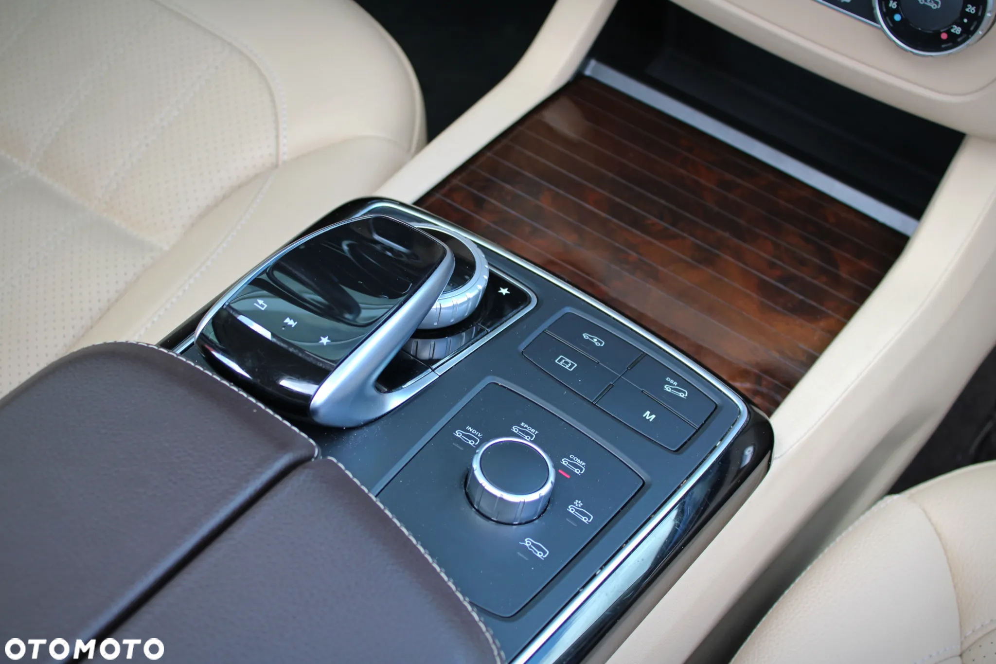 Mercedes-Benz GLE 400 4Matic 9G-TRONIC Exclusive - 32