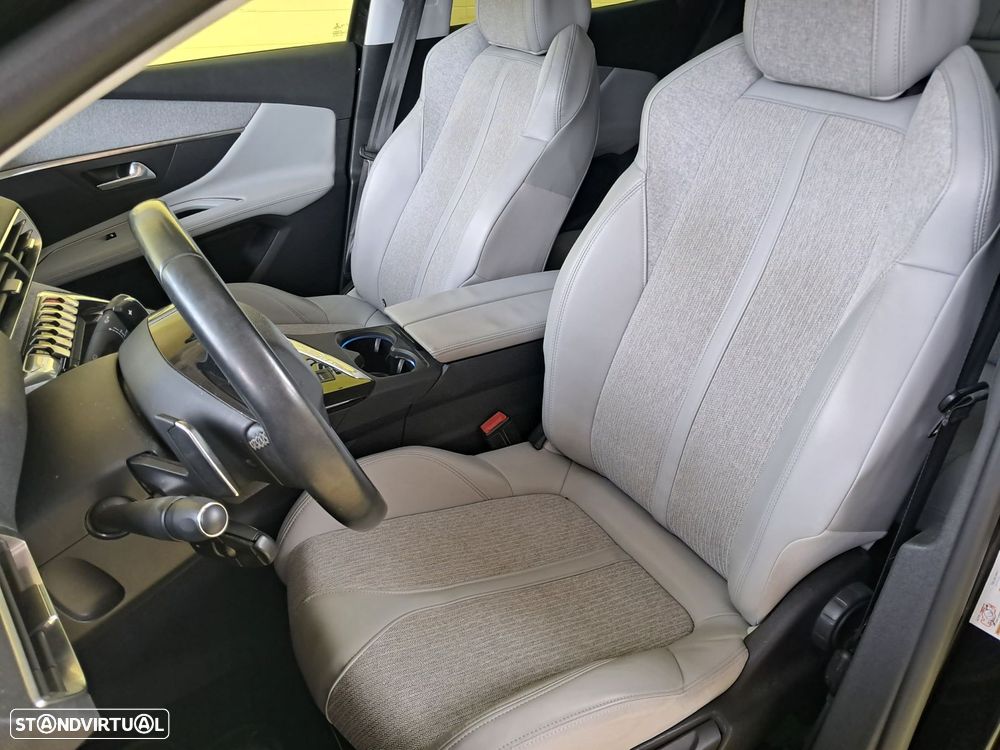 Peugeot 3008 1.2 PureTech Allure EAT6 - 7