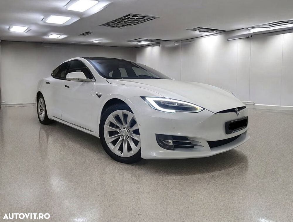 Tesla Model S - 8
