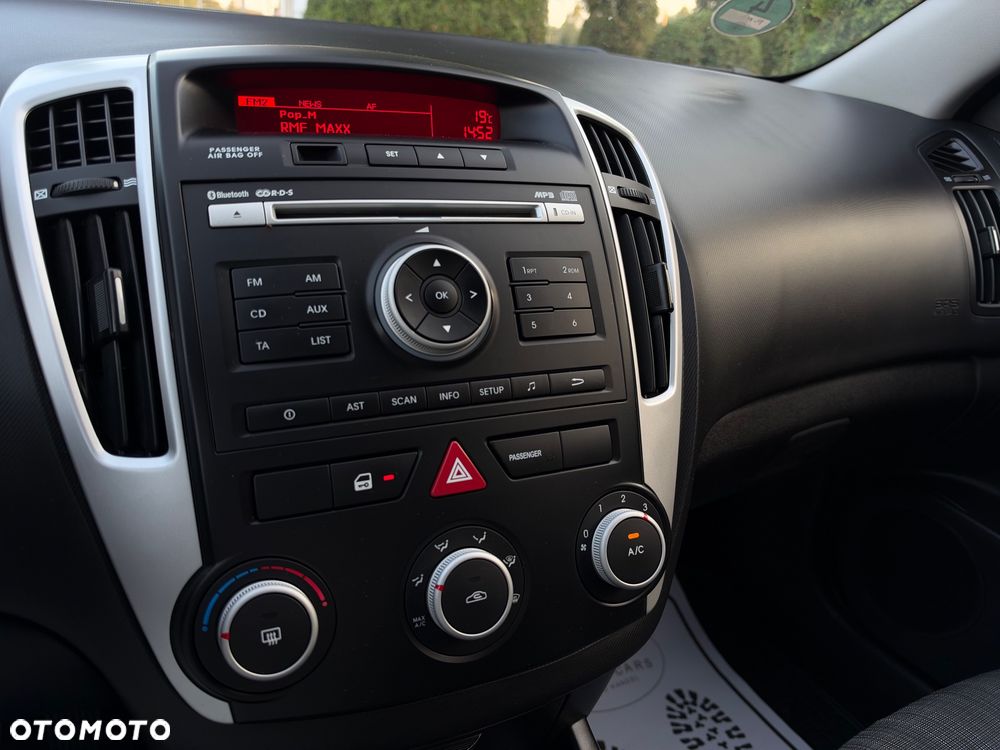 Kia Ceed 1.4 CVVT Dream-Team Edition - 30