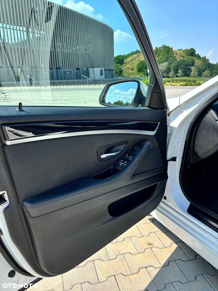 BMW Seria 5 520d xDrive - 18