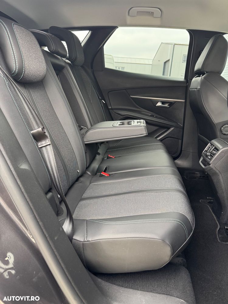 Peugeot 3008 PureTech 130 Stop & Start GPF EAT8 Allure - 12