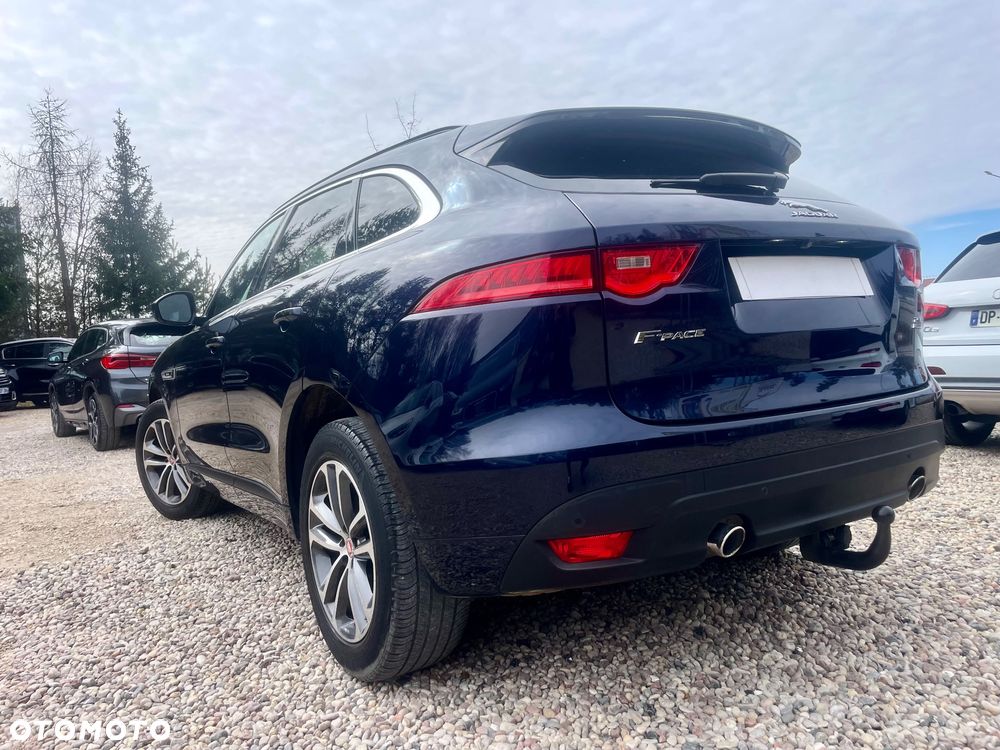 Jaguar F-Pace 25t AWD R-Sport - 8