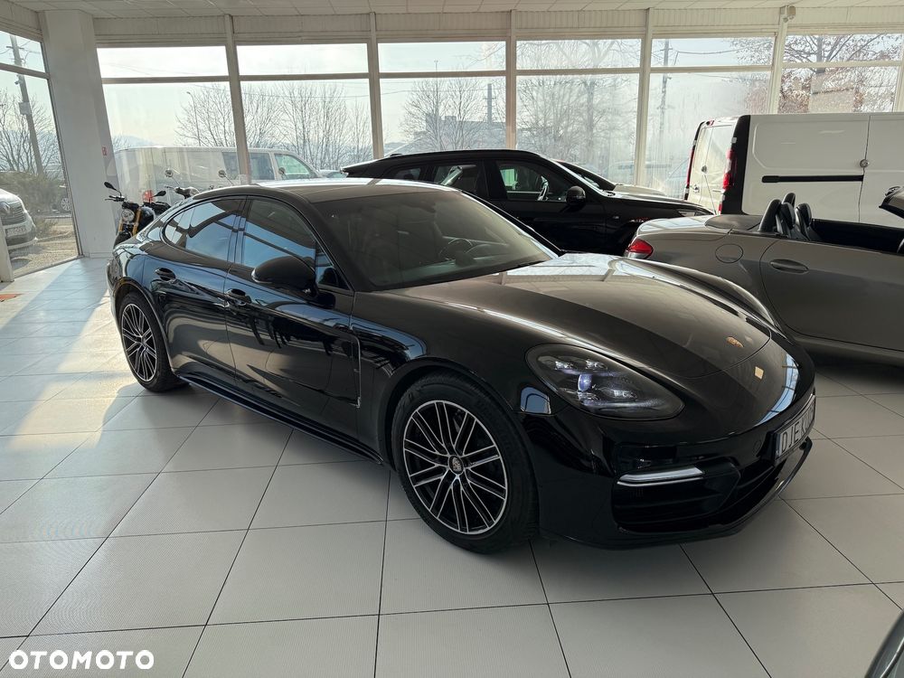 Porsche Panamera - 4