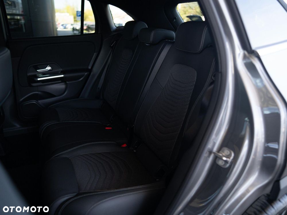 Mercedes-Benz GLA - 10